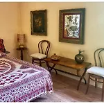 לינה וארוחת בוקר A Casa Di Maica 3*